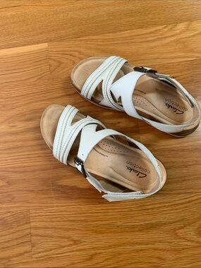 Clarks White Leather Women's Strappy Buckle Sandals